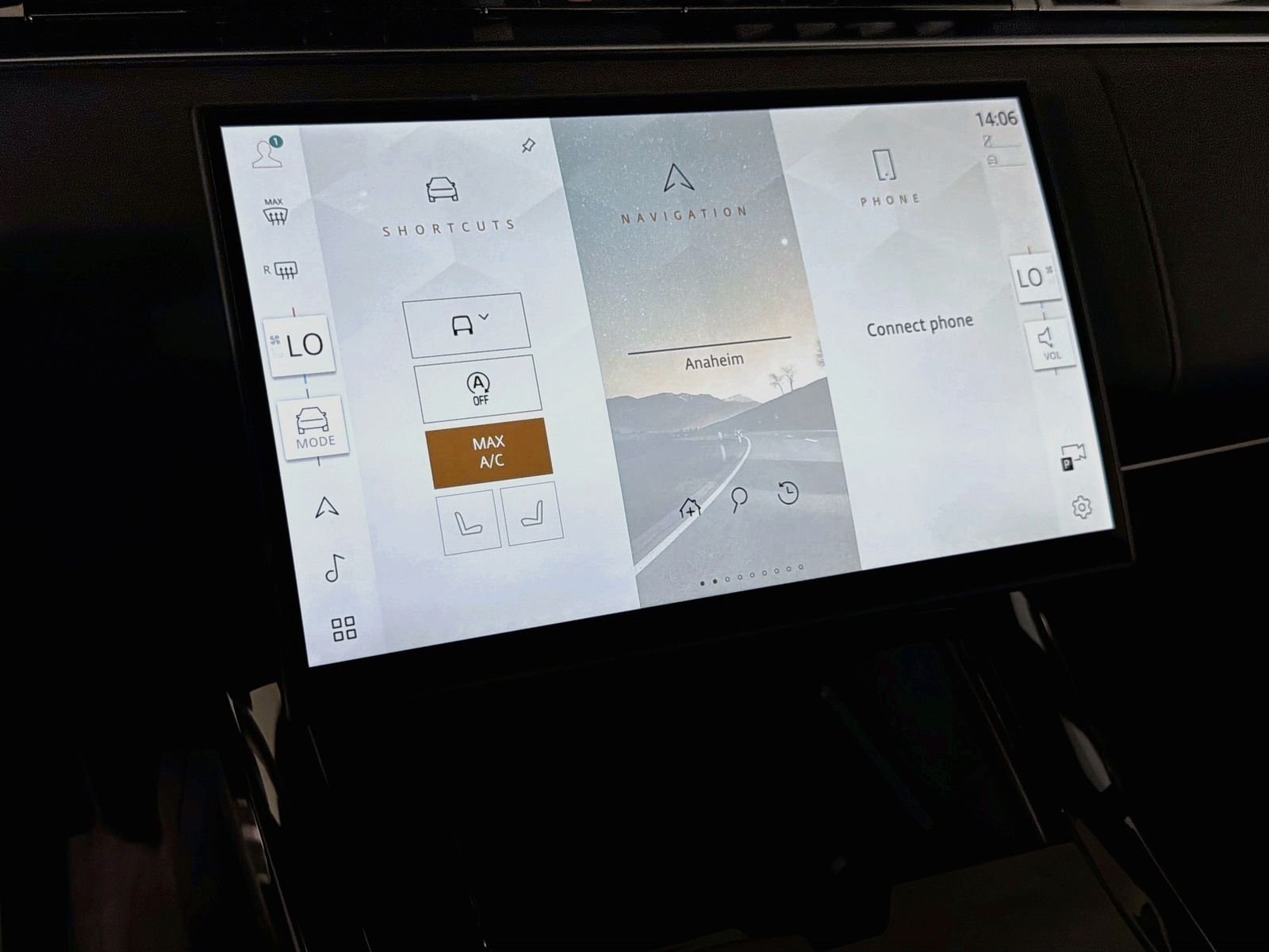 New 2026 Fuji White Land Rover Dynamic SE image 18