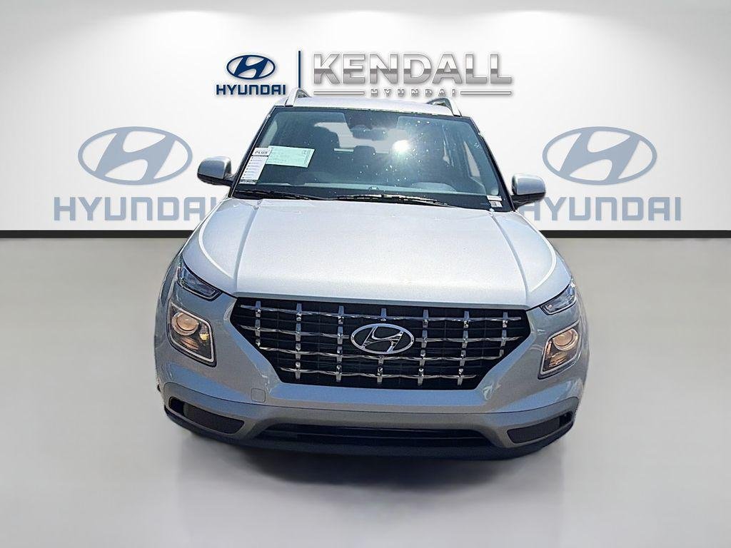 New 2026 Shimmering Silver Hyundai SEL image 2