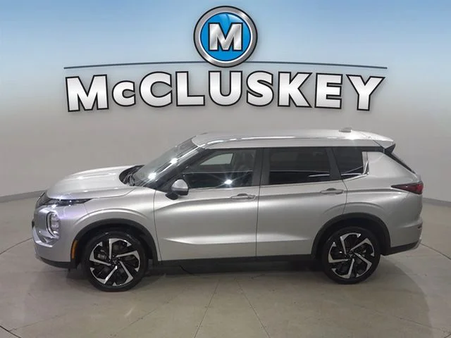 Used 2024 Silver Mitsubishi SE image 32