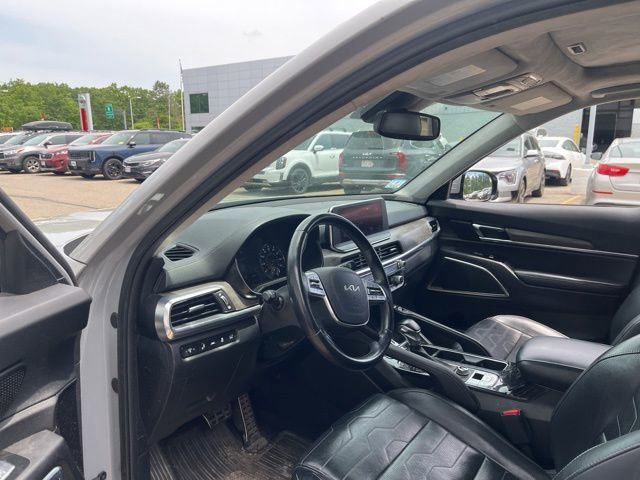 Used 2022 Wolf Gray Kia SX image 11