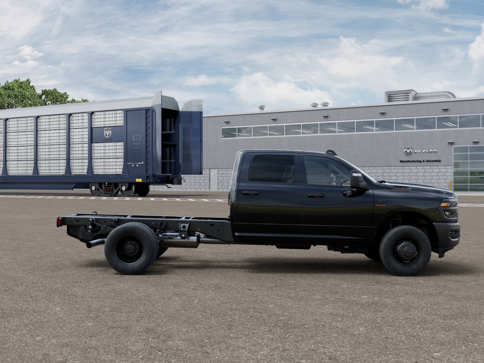 New 2026 Diamond Black Crystal Pearl-Coat Exterior Paint RAM TRADESMAN image 12