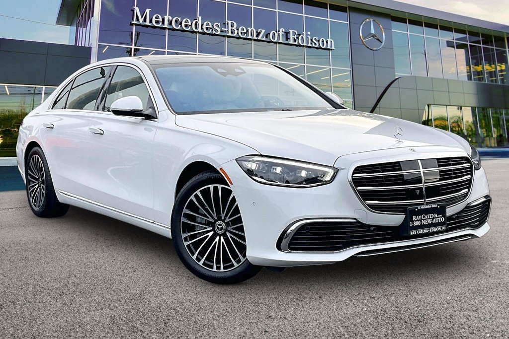 New 2026 MANUFAKTUR Moonlight White Metallic Mercedes-Benz S 580 image 1