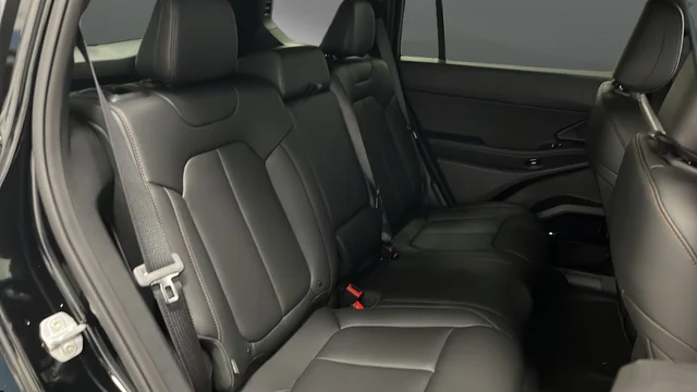 New 2026 Diamond Black Crystal Pearl-Coat Exterior Paint Jeep Limited image 25
