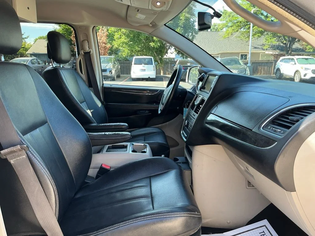 Used 2016 Silver Chrysler Touring image 26