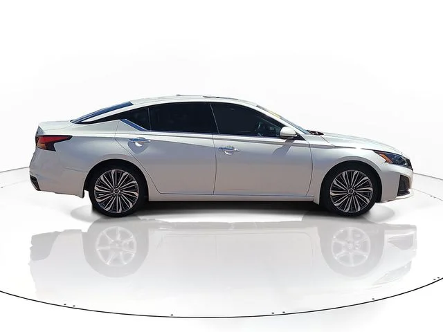 Used 2024 White Nissan 2.5 SL image 4