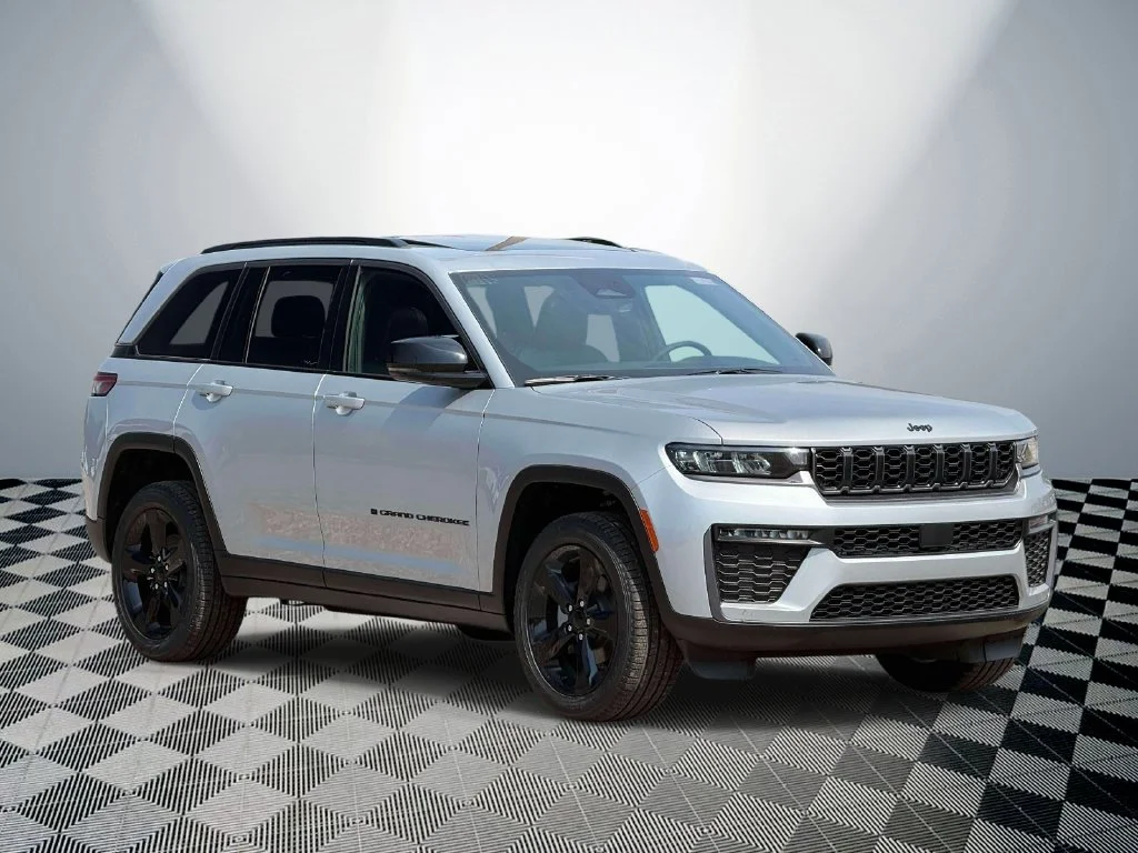 New 2026 Silver Jeep Limited image 4