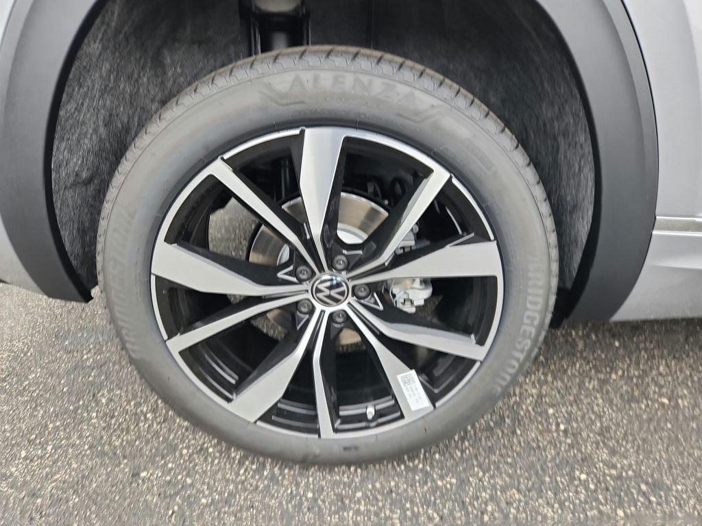 New 2026 Silver Volkswagen SEL Premium R-Line image 31