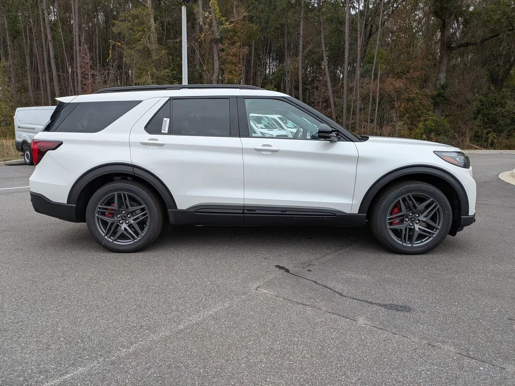 New 2026 Star White Metallic Tri-Coat Ford ST image 3