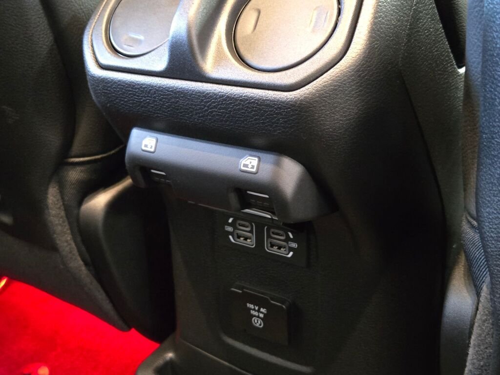 2026 Jeep Wrangler 4-Door Sahara - Photo 10