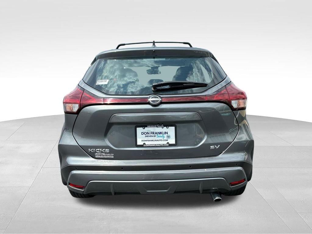 Used 2023 Gray Nissan SV image 3