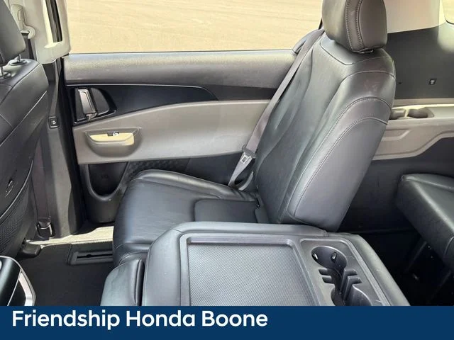 Used 2025 Gray Kia LXS image 11