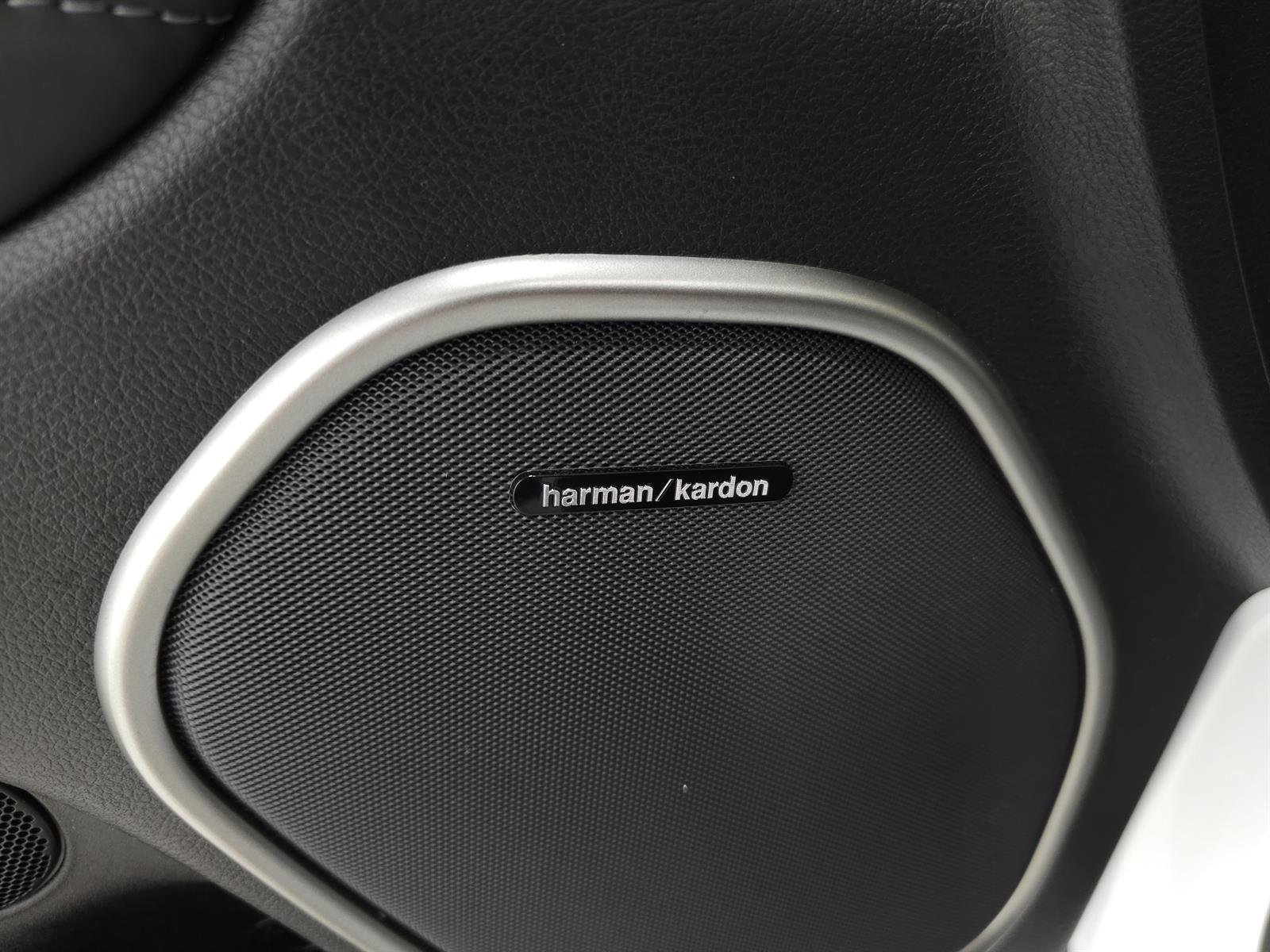 Used 2019 White Jeep Overland image 16
