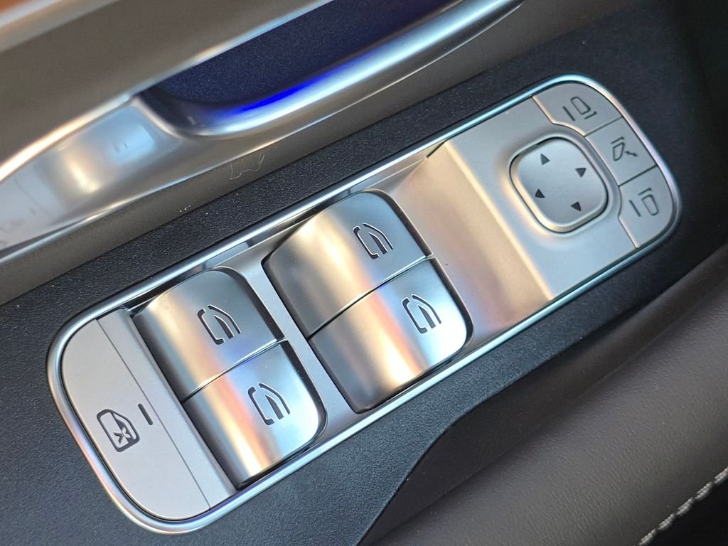 New 2026 MANUFAKTUR Moonlight White Metallic Mercedes-Benz GLE 53 AMG® image 27