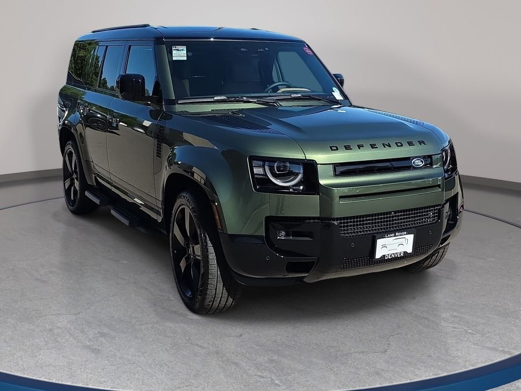 New 2026 Woolstone Green Land Rover X-Dynamic SE image 3