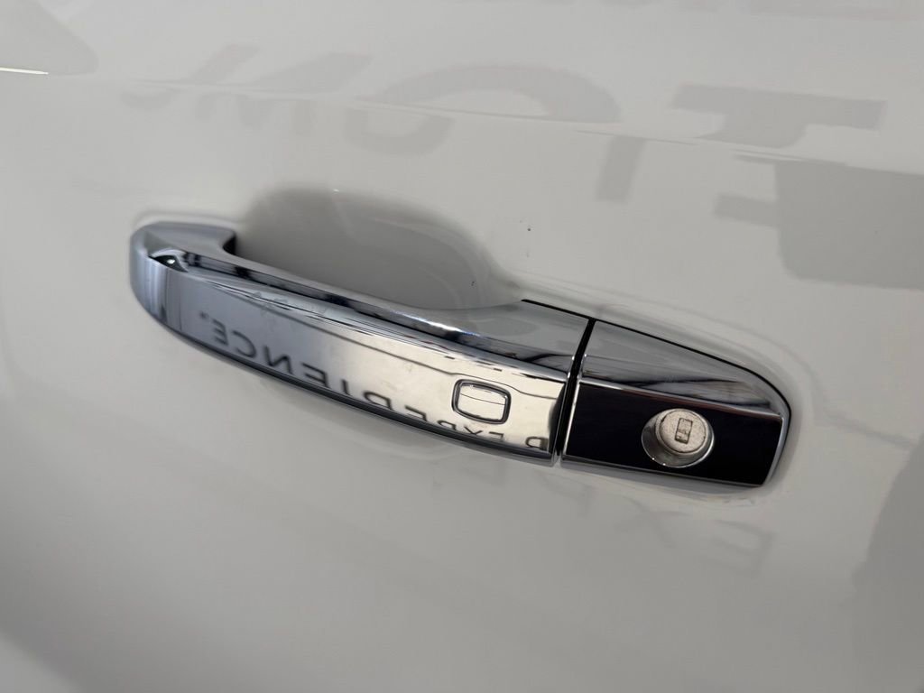 New 2026 Summit White GMC SLT image 10
