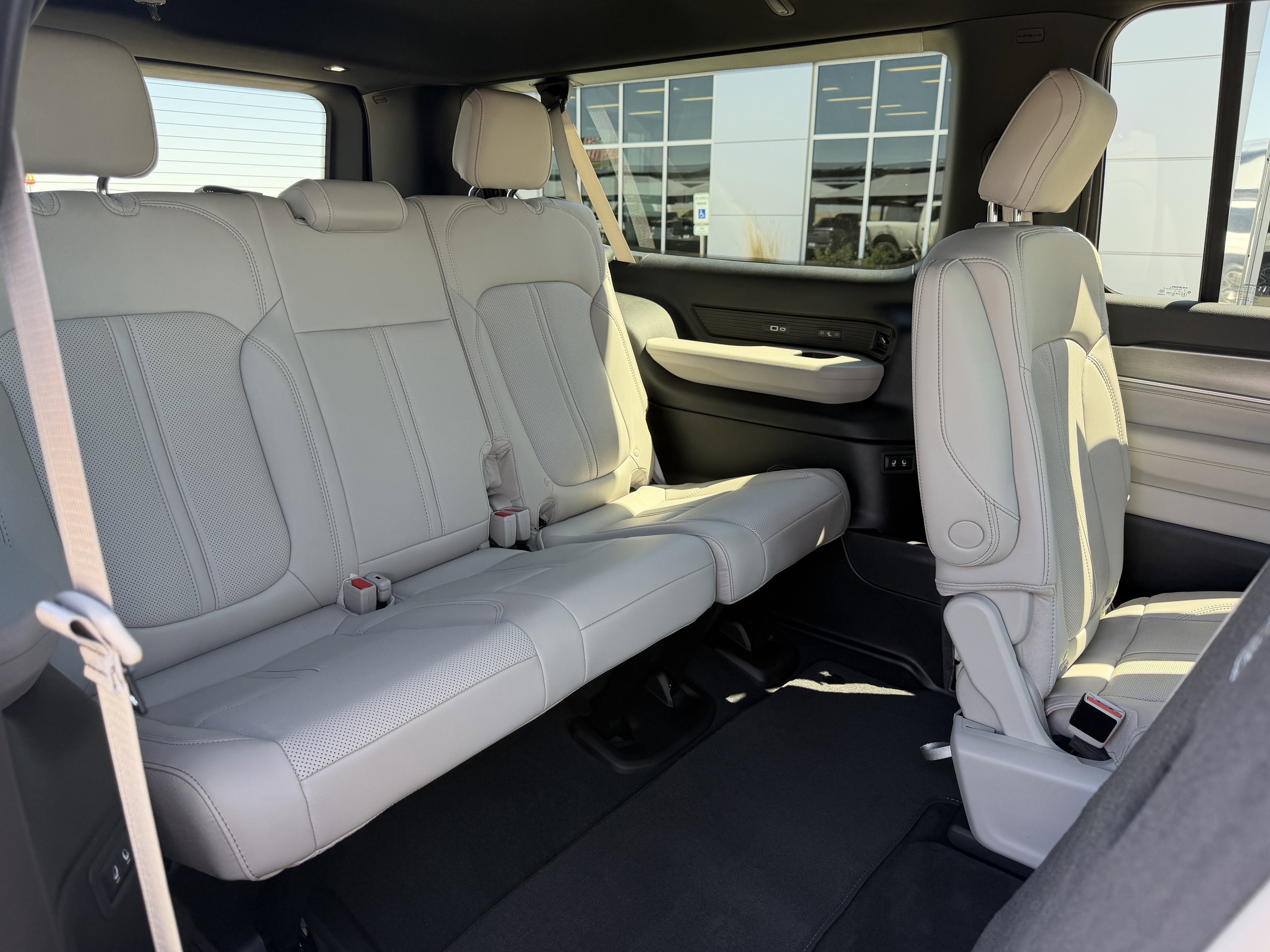 New 2026 Bright White Clear-Coat Exterior Paint Jeep  image 11