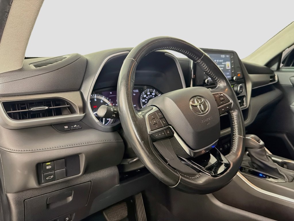 Used 2021  Toyota XLE image 9