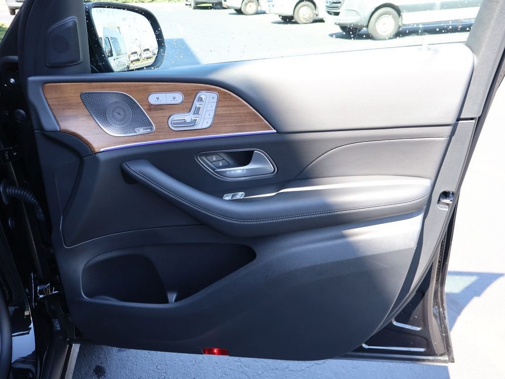 Used 2025 Obsidian Black Metallic Mercedes-Benz GLE 350 image 13