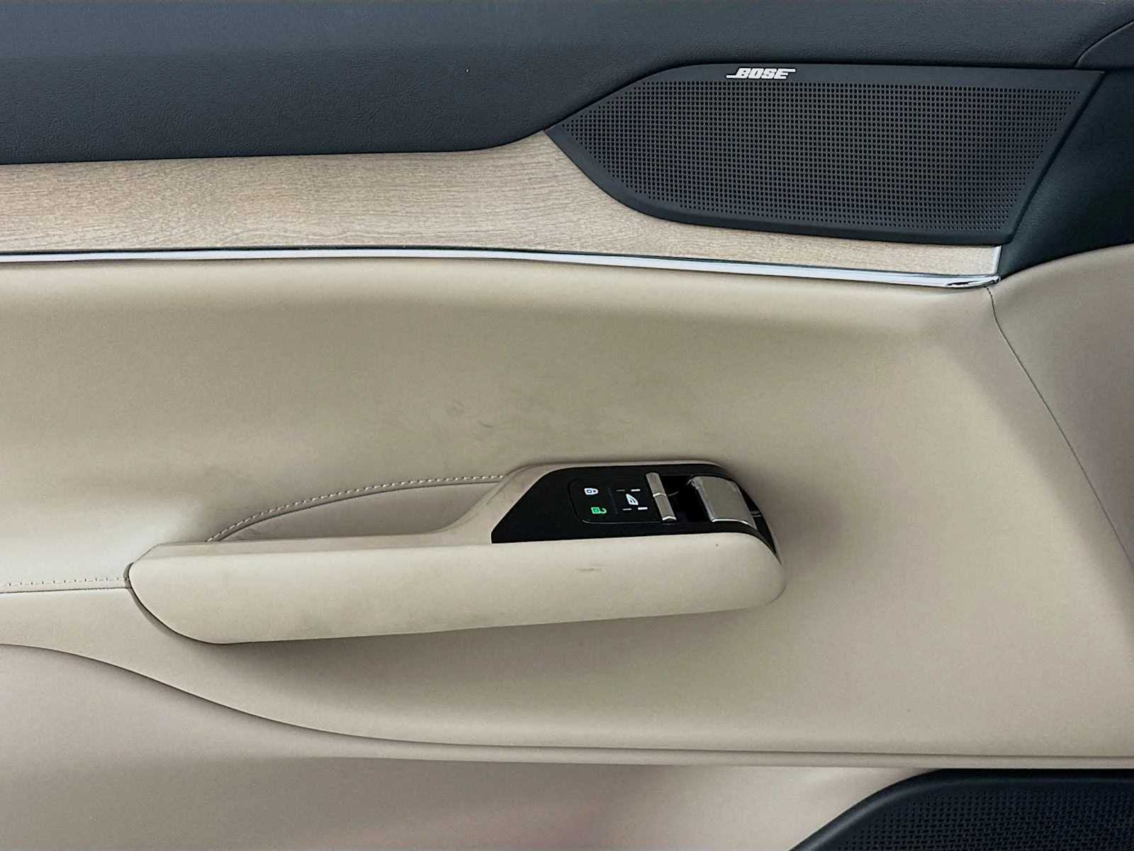 New 2026 Aurora Silver Volvo Plus image 16