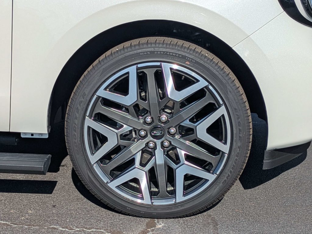 New 2026 White Ford Platinum image 11