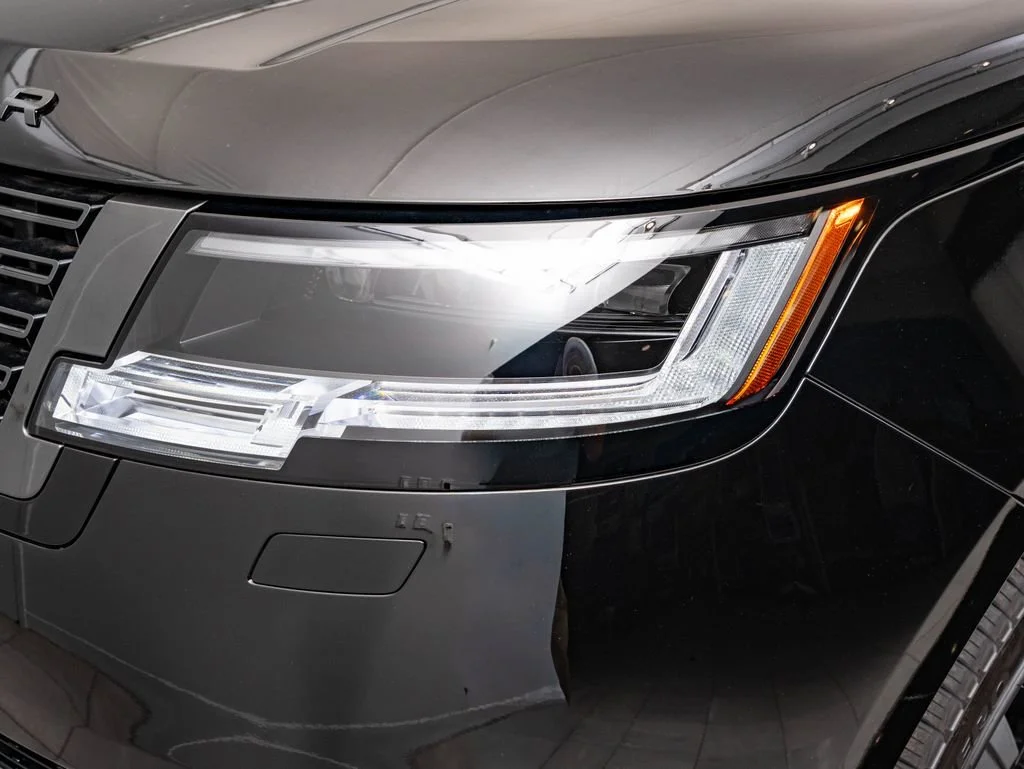 New 2026 Santorini Black Land Rover SE image 15