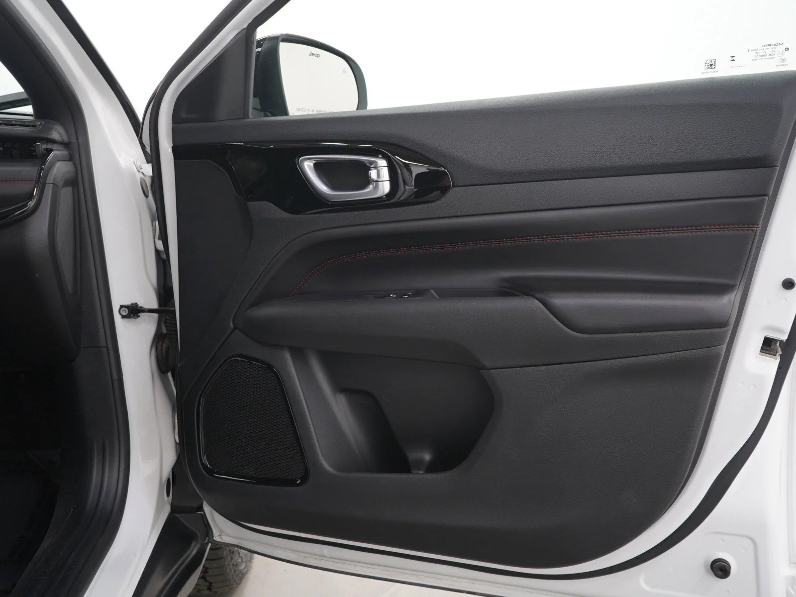 Used 2025 Bright White Clearcoat Jeep Trailhawk image 9