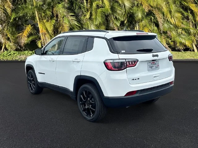 New 2026 Bright White Clear-Coat Exterior Paint Jeep Latitude image 3