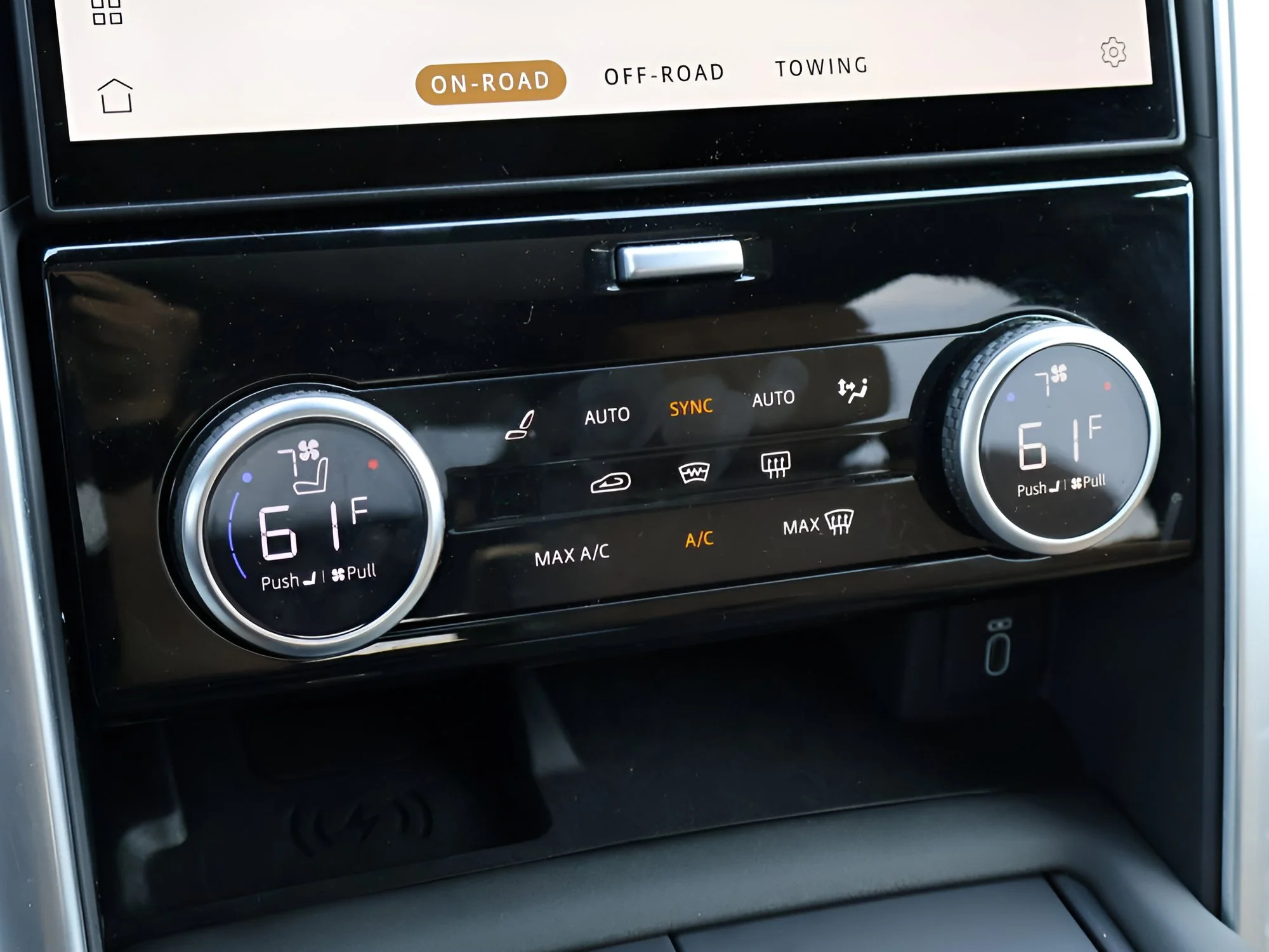 New 2026 Fuji White Land Rover Dynamic SE image 26