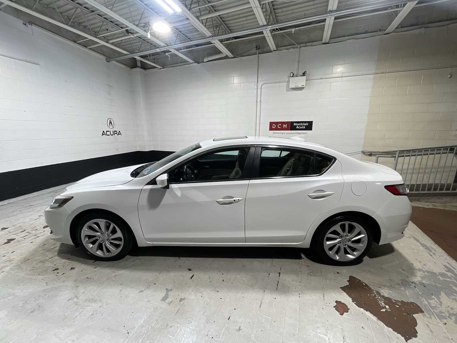 Used 2018 Bellanova White Pearl Acura  image 30
