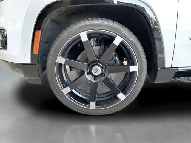 Used 2023 Silver Jeep Series III image 4
