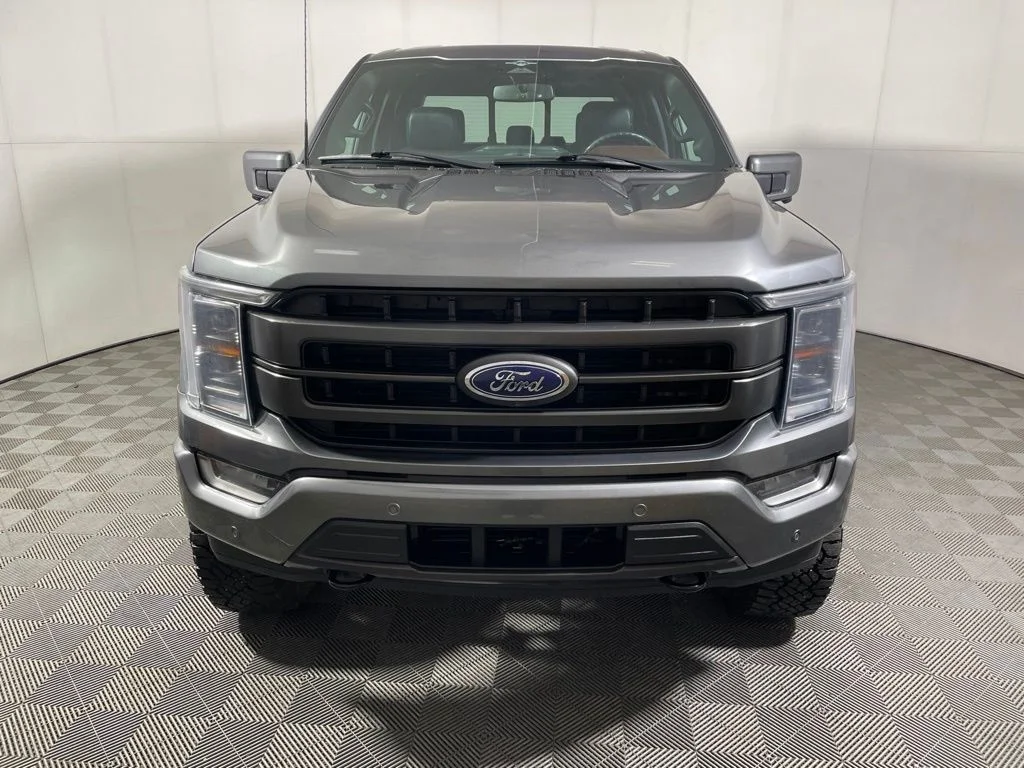 Used 2023  Ford Lariat image 3