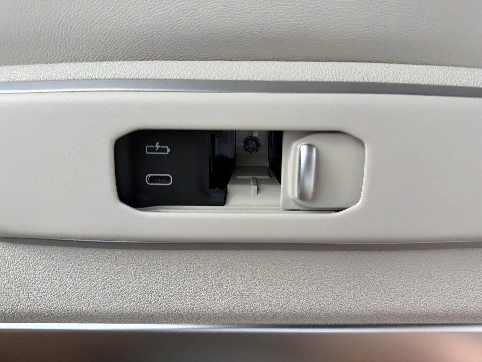 New 2027 Mineral White Metallic BMW xDrive40i image 21