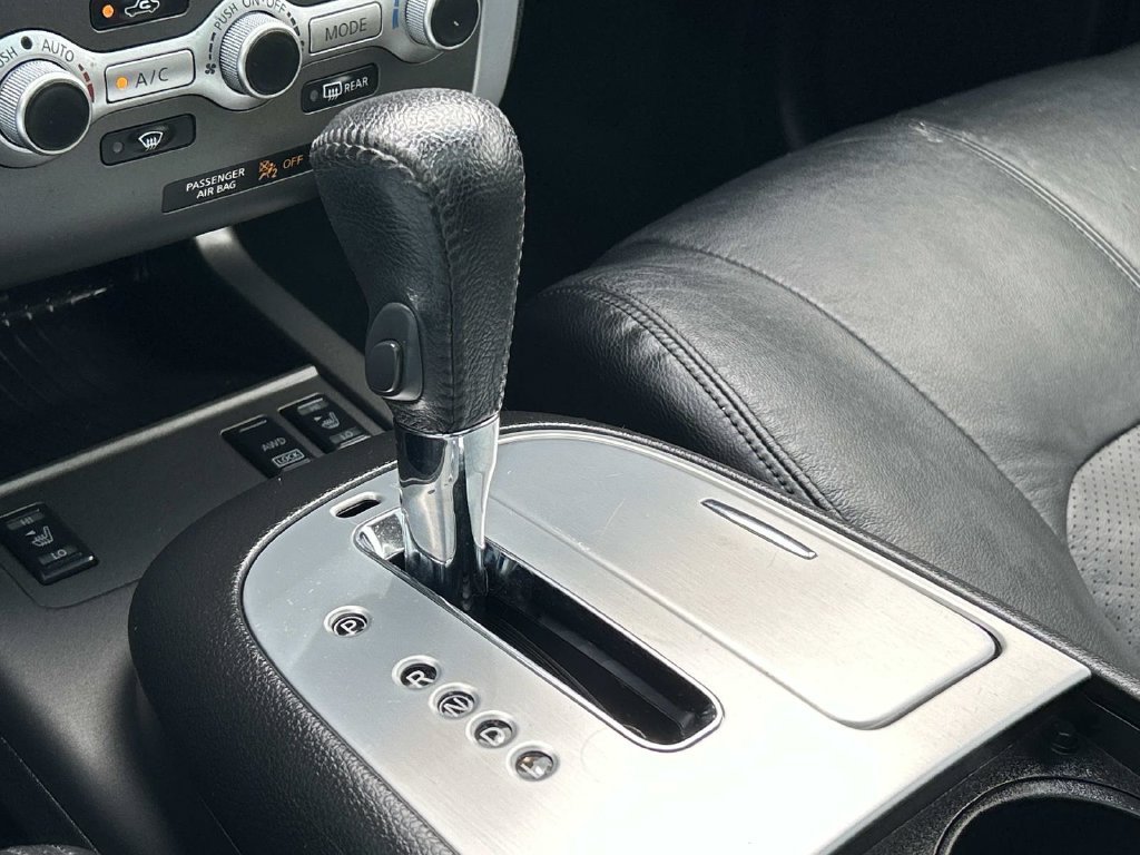Used 2014 Gray Nissan SL image 30