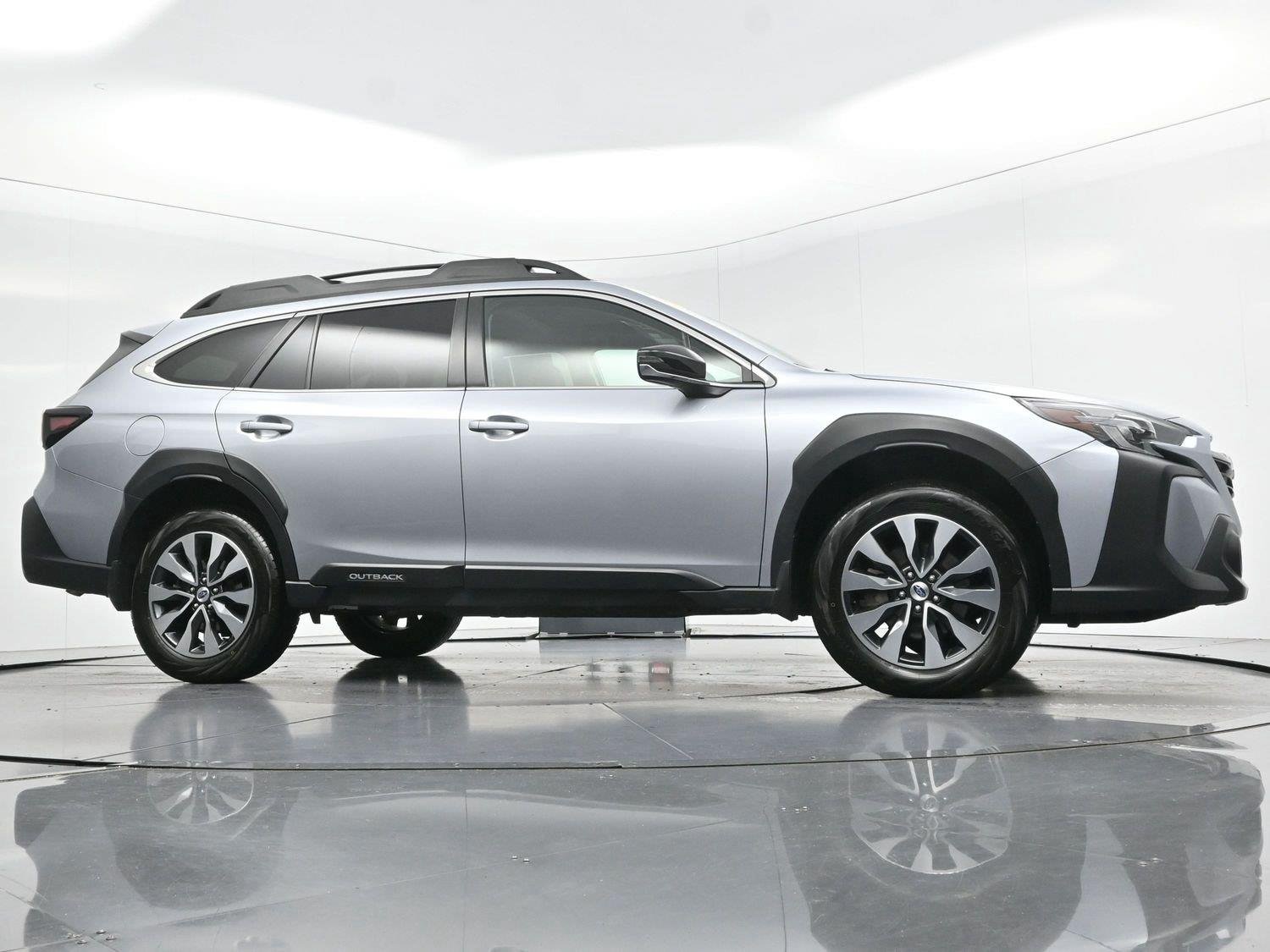 Used 2023 Ice Silver Metallic Subaru Limited XT image 45