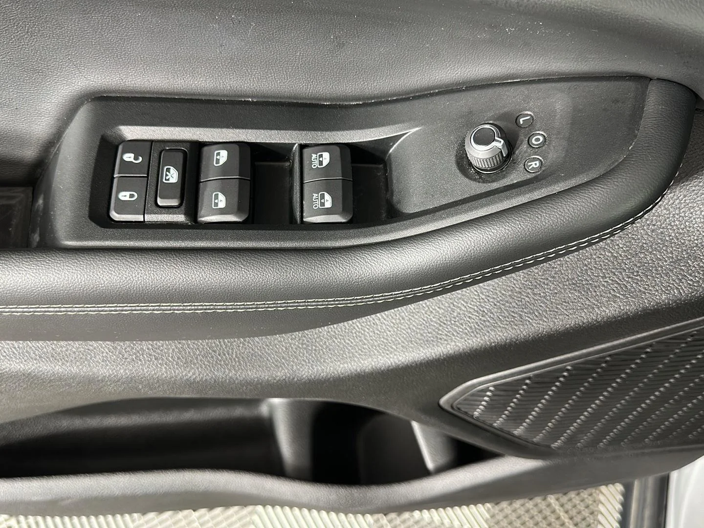 Used 2025 Silver Zynith Jeep Altitude X image 19