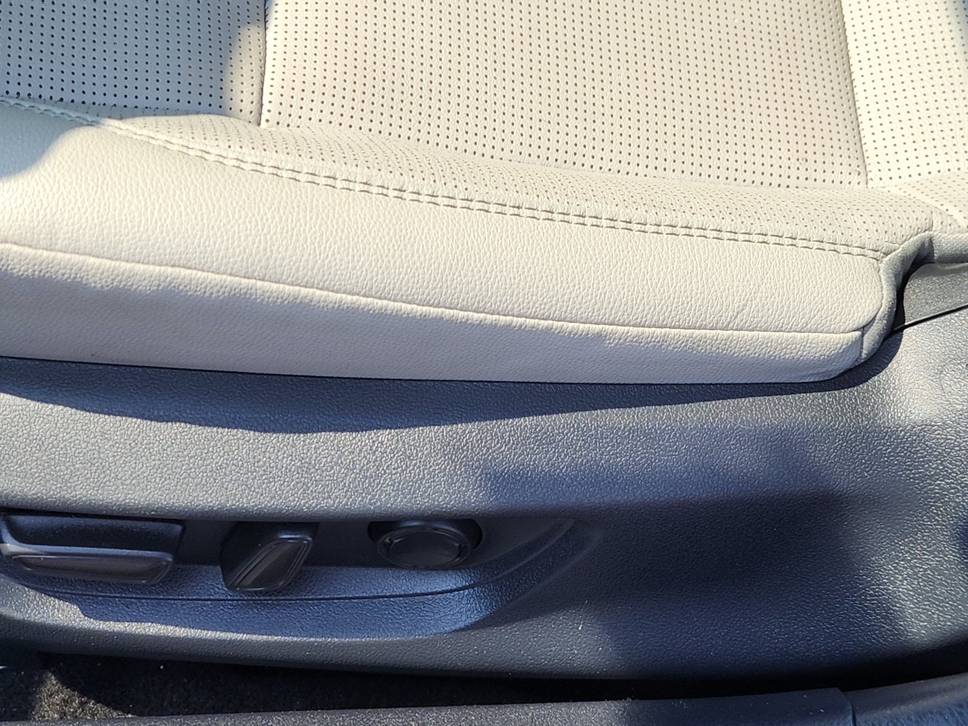 Certified Used 2025 Heavy Metal Toyota XLE image 22