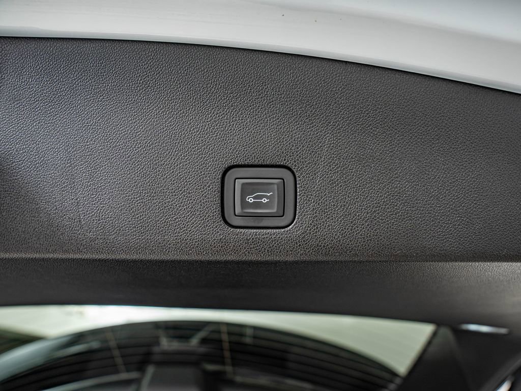 Used 2025 Crystal White Tricoat Cadillac Premium Luxury image 40