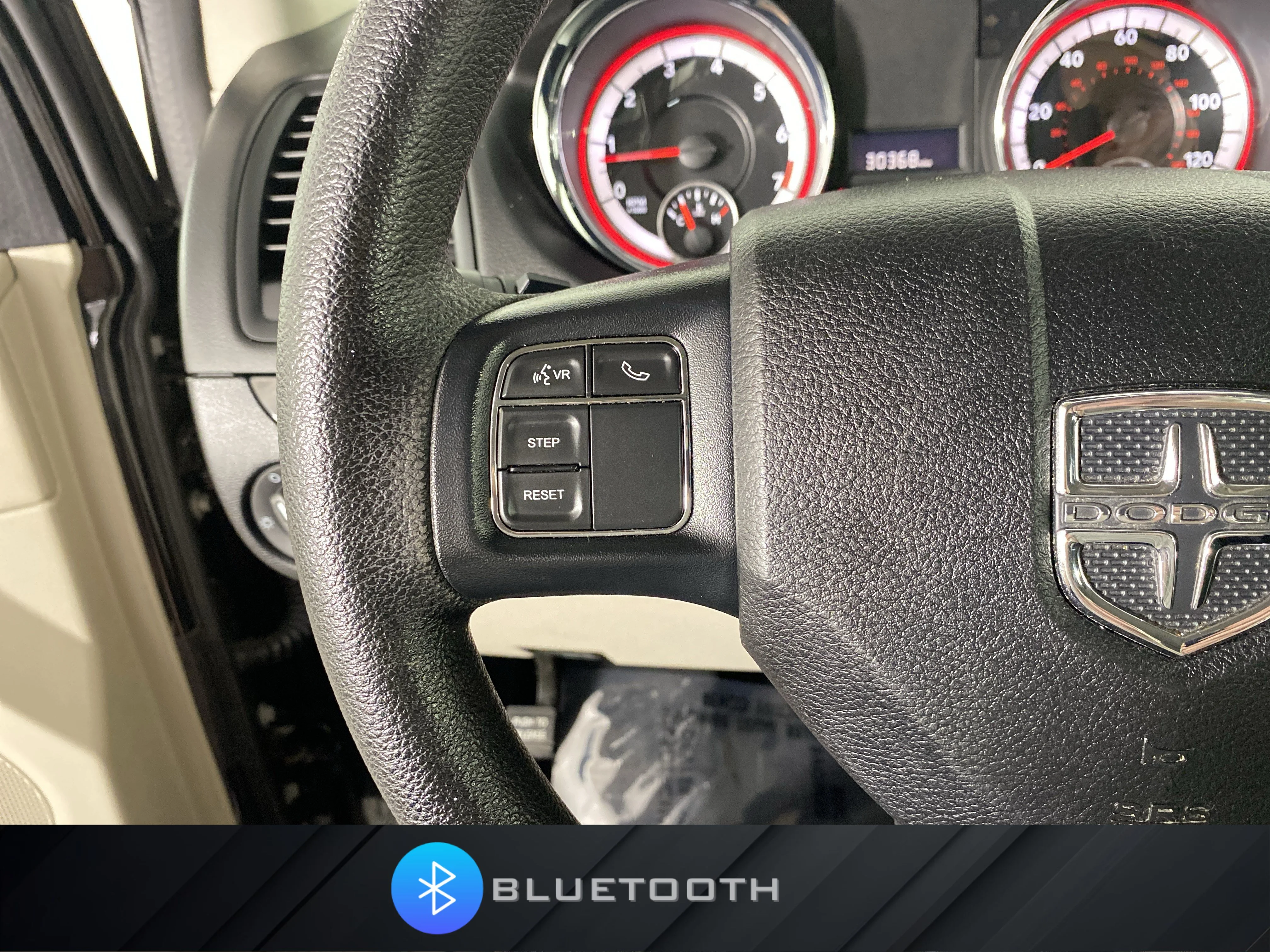 Used 2019 Black Onyx Crystal Pearlcoat Dodge SE image 21