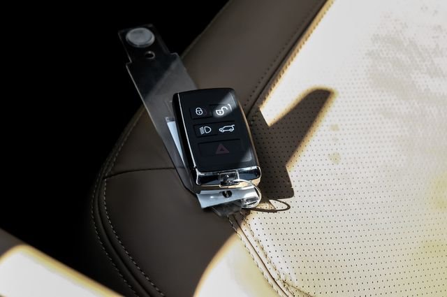 New 2026 Santorini Black Land Rover X-Dynamic SE image 71