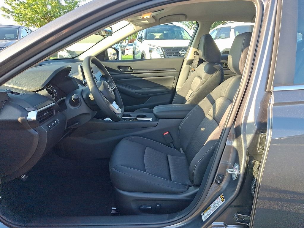 New 2026 Gun Metallic Nissan 2.5 SV image 6