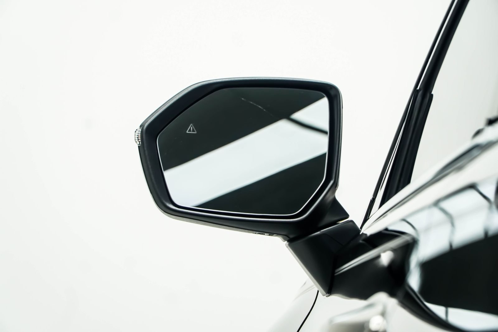 Used 2025 Black Hyundai SEL image 16