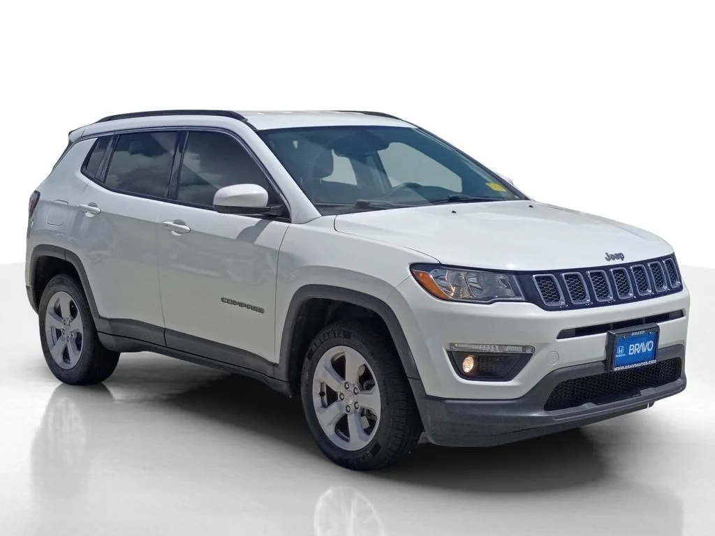 Used 2021 White Jeep Latitude image 3