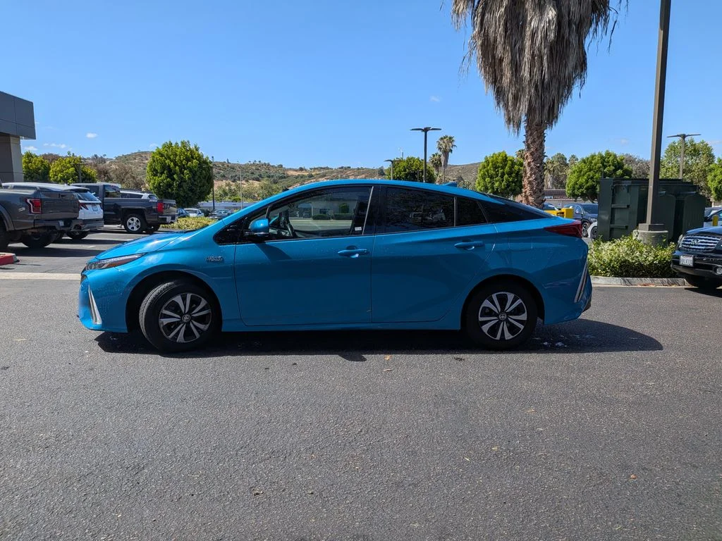Used 2017 Blue Toyota Premium image 4