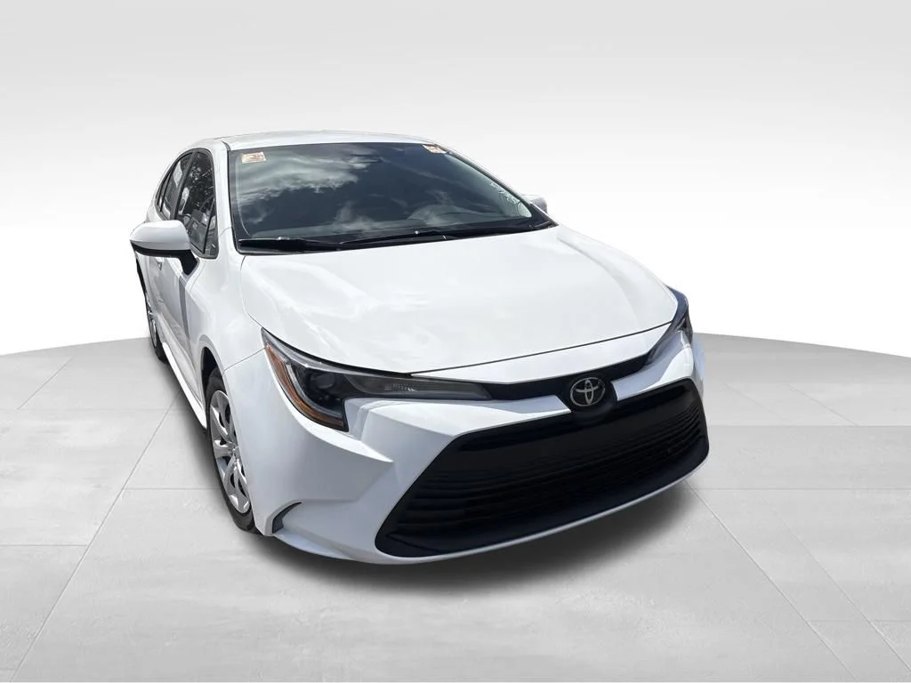 Used 2025 White Toyota LE image 5
