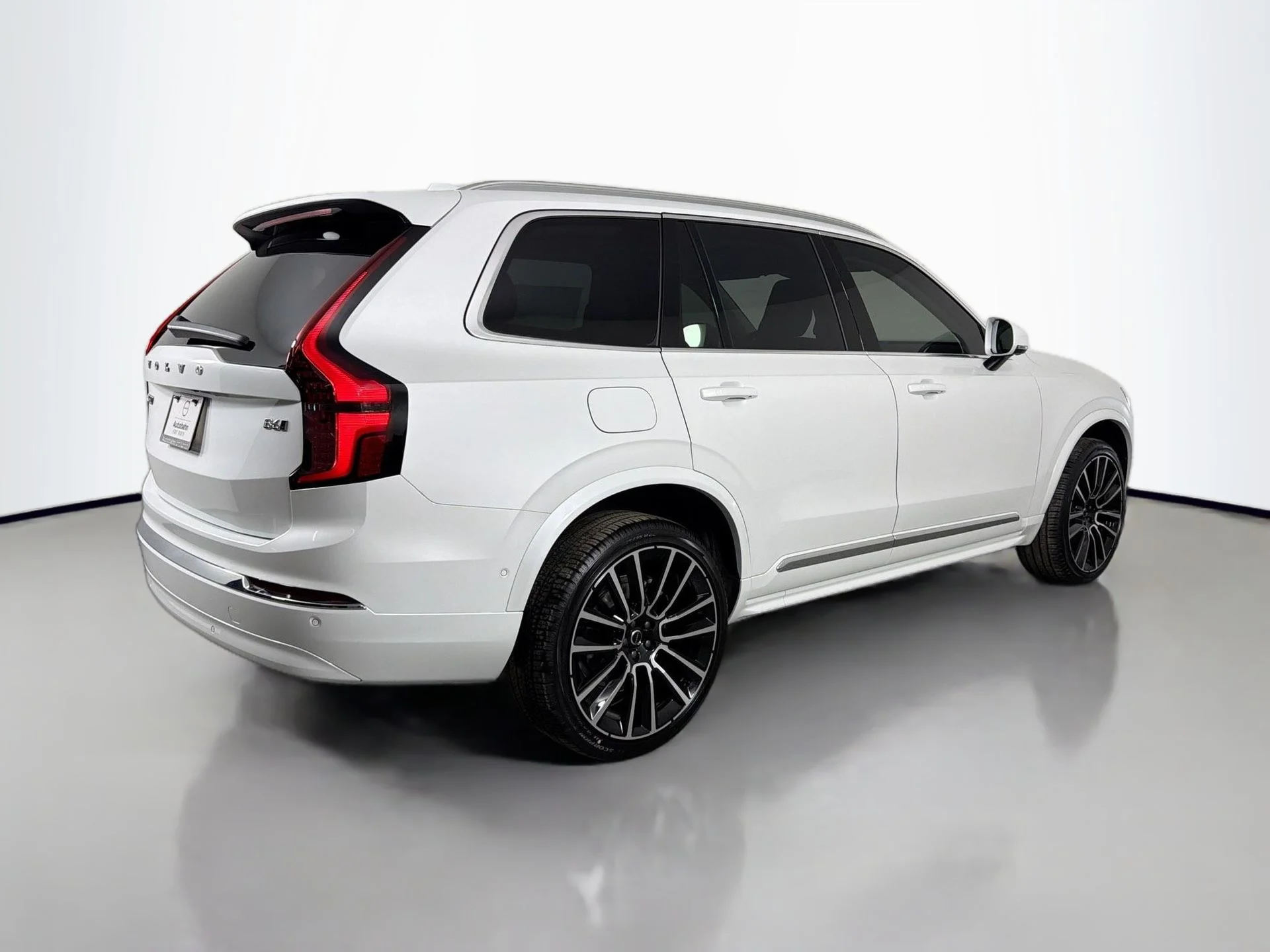 New 2026 Crystal White Volvo Plus image 5