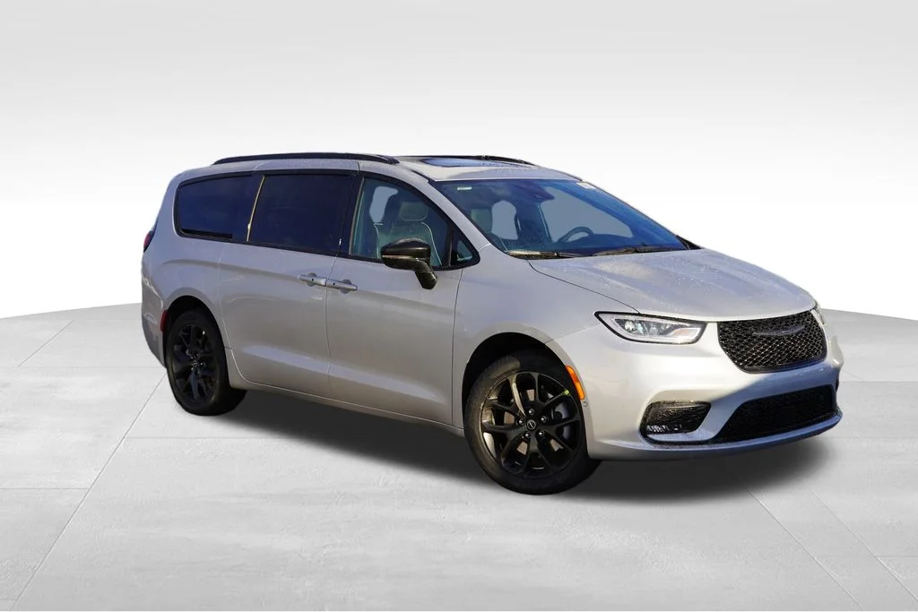 2026 Chrysler Pacifica Limited AWD's photo