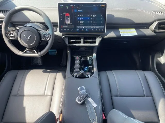2025 VinFast VF 8 Eco - Photo 9