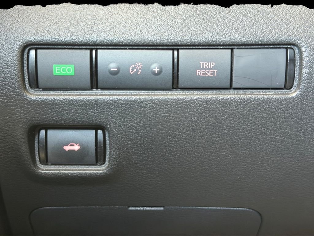 Used 2025 Orange Nissan SR image 22