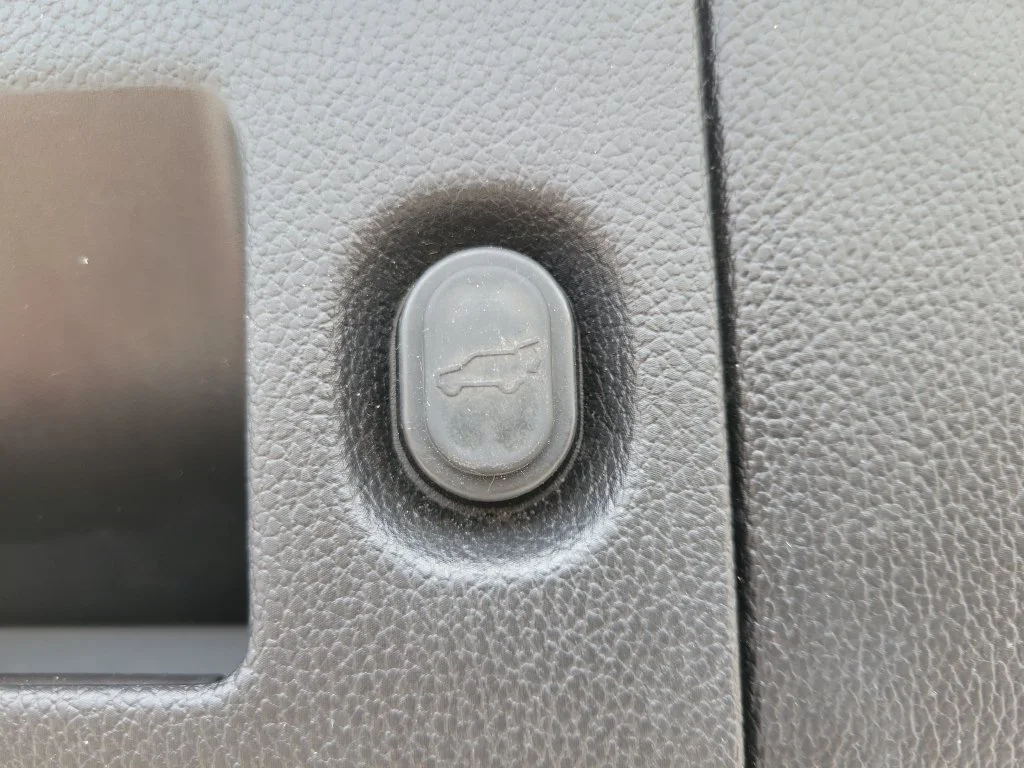 Used 2018 SILVER ICE METALLIC Chevrolet Premier image 10