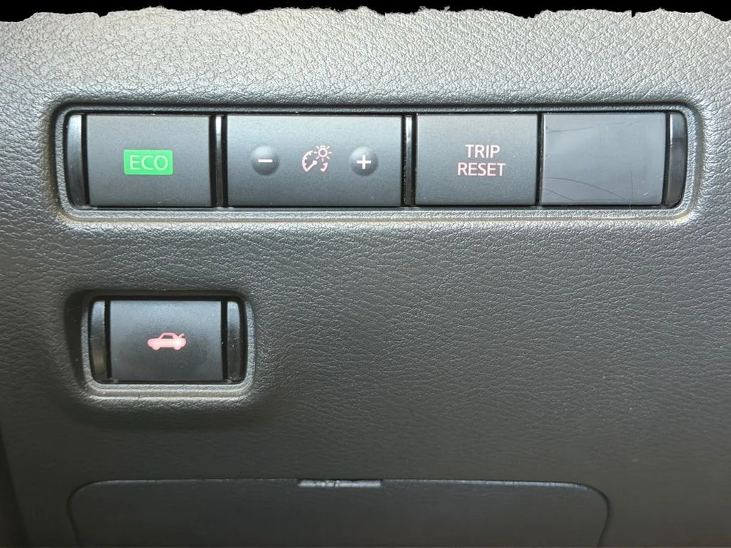Used 2025 Orange Nissan SR image 22
